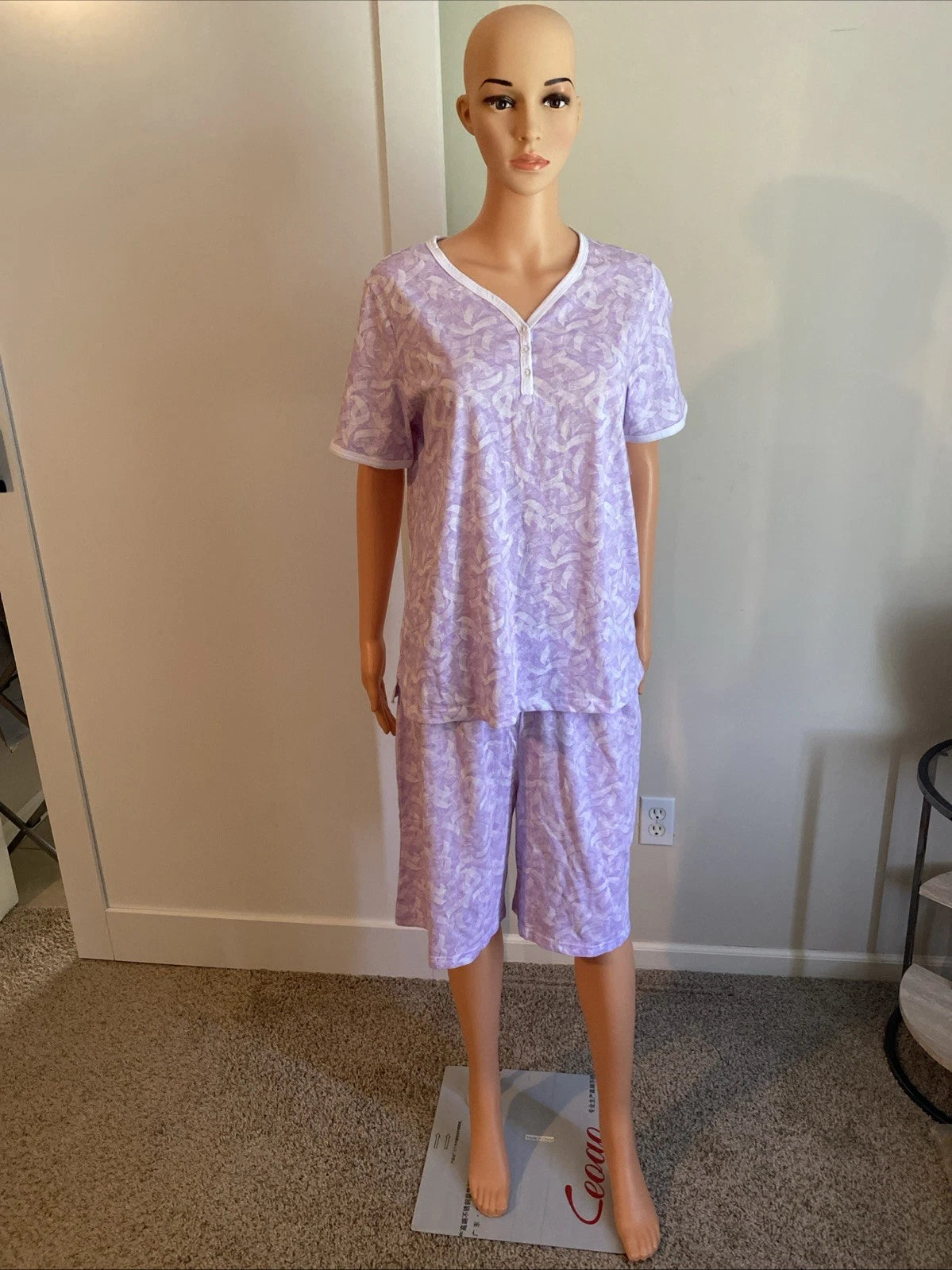 V-Neck Lace Trim Floral Pattern 2-Piece Pajama Set 1x Size