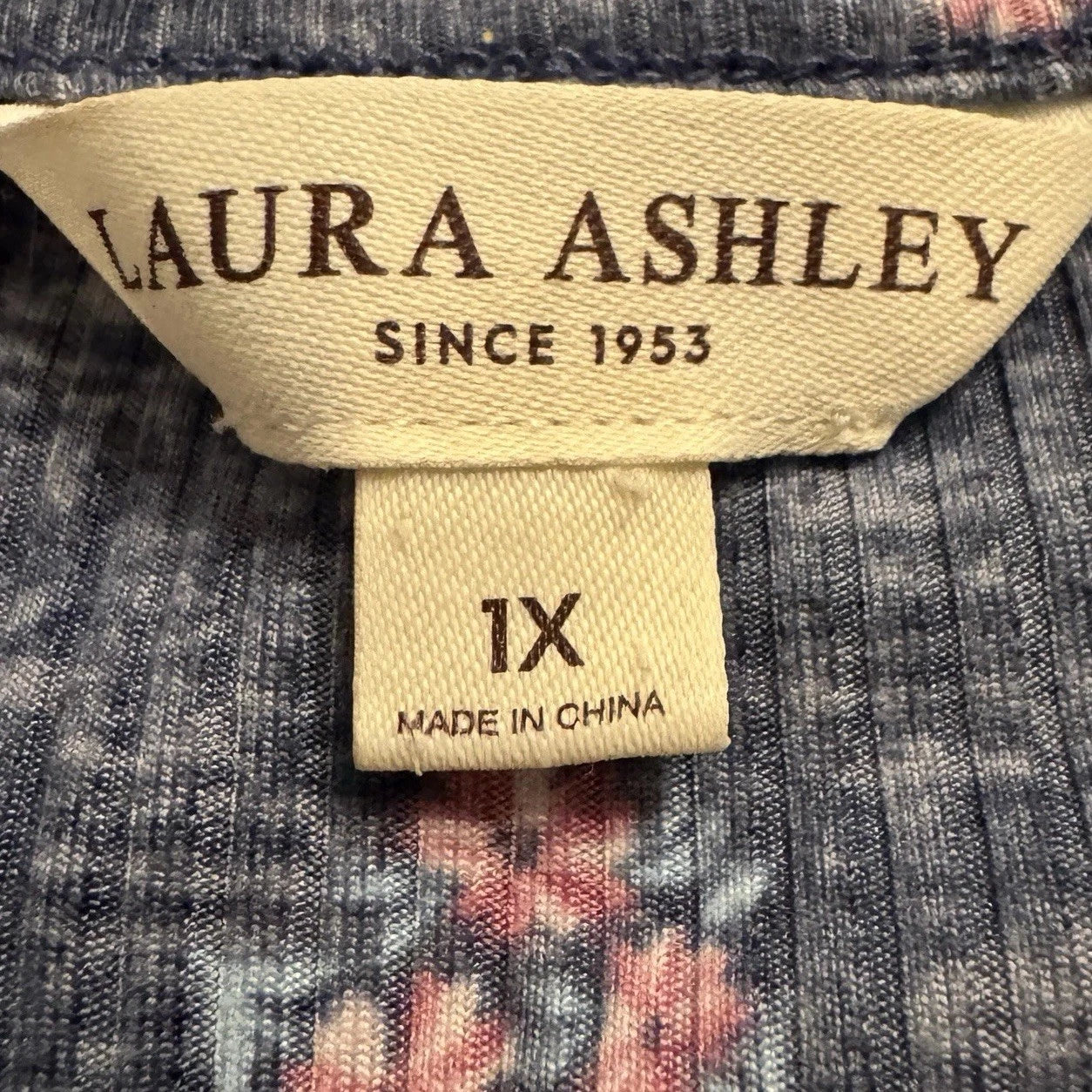 LAURA ASHLEY Pajama Set Womens 1X-Large Gray Pink Floral Short Sleeve Top/Pants