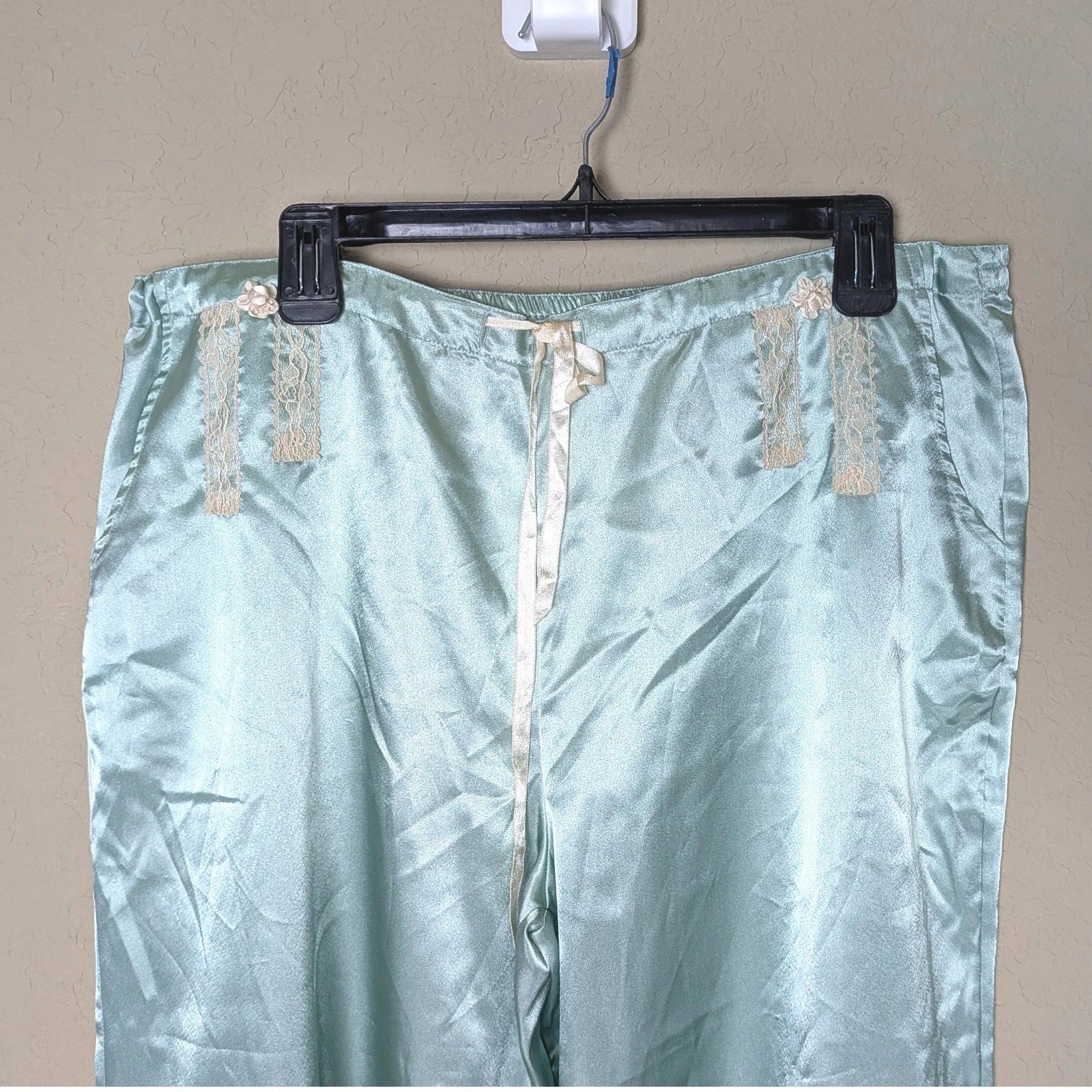Kenzie Satin Pajama Set 2 Piece Cami & Cropped Pants Mint Green Lace Trim Size L