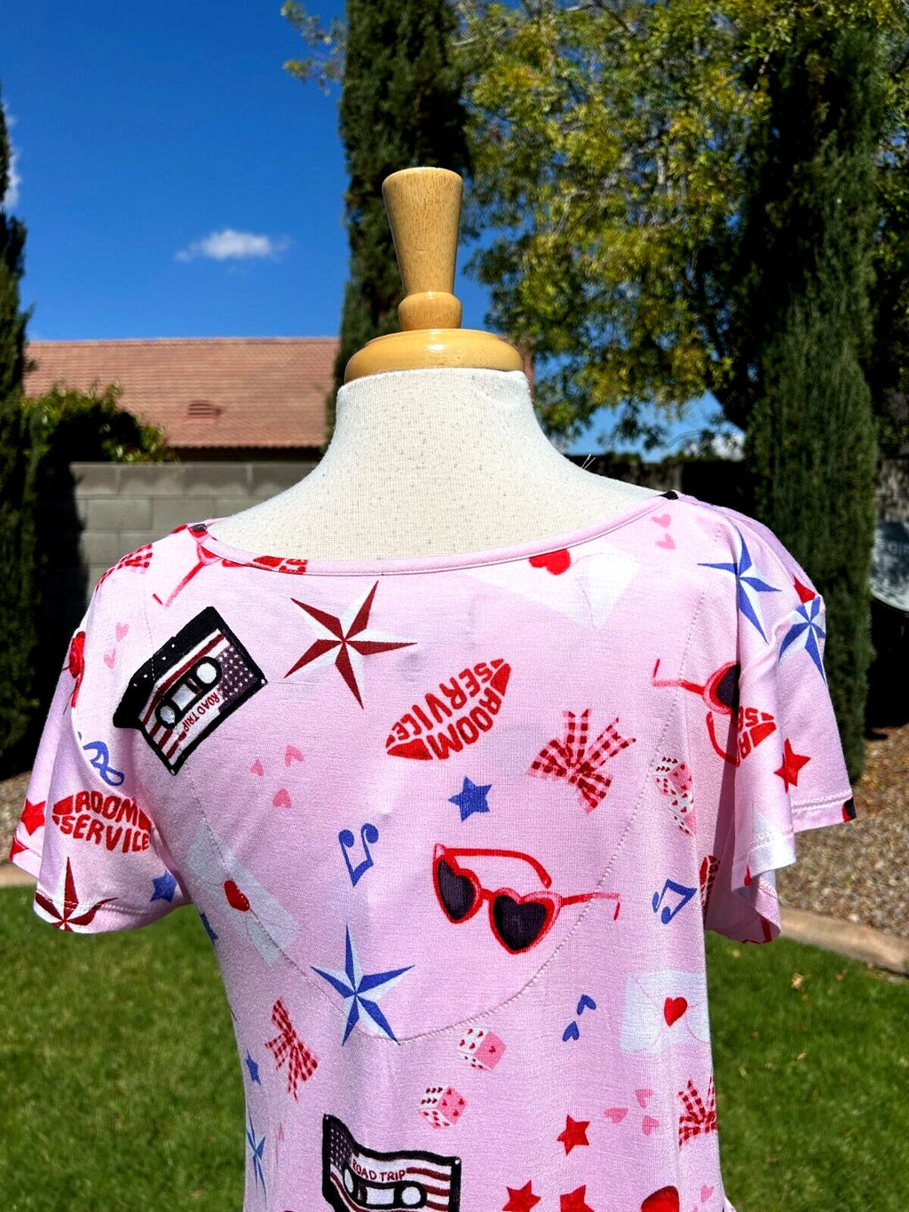 Room Service Short Pajamas 2 Piece Set Women's L Pink "Road Trip" Print $68 NWT