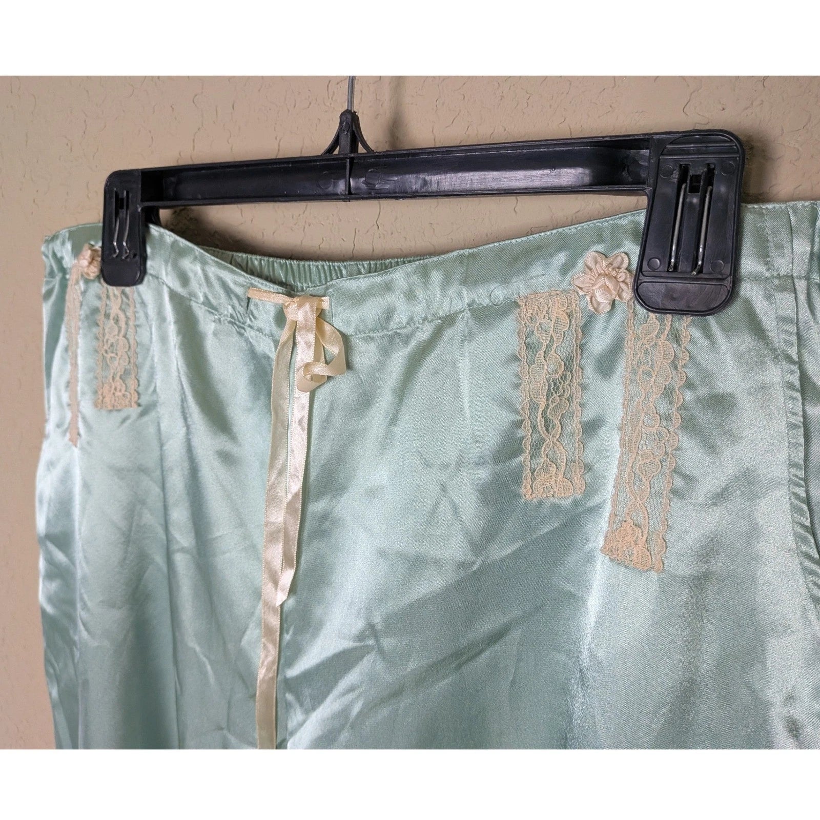 Kenzie Satin Pajama Set 2 Piece Cami & Cropped Pants Mint Green Lace Trim Size L