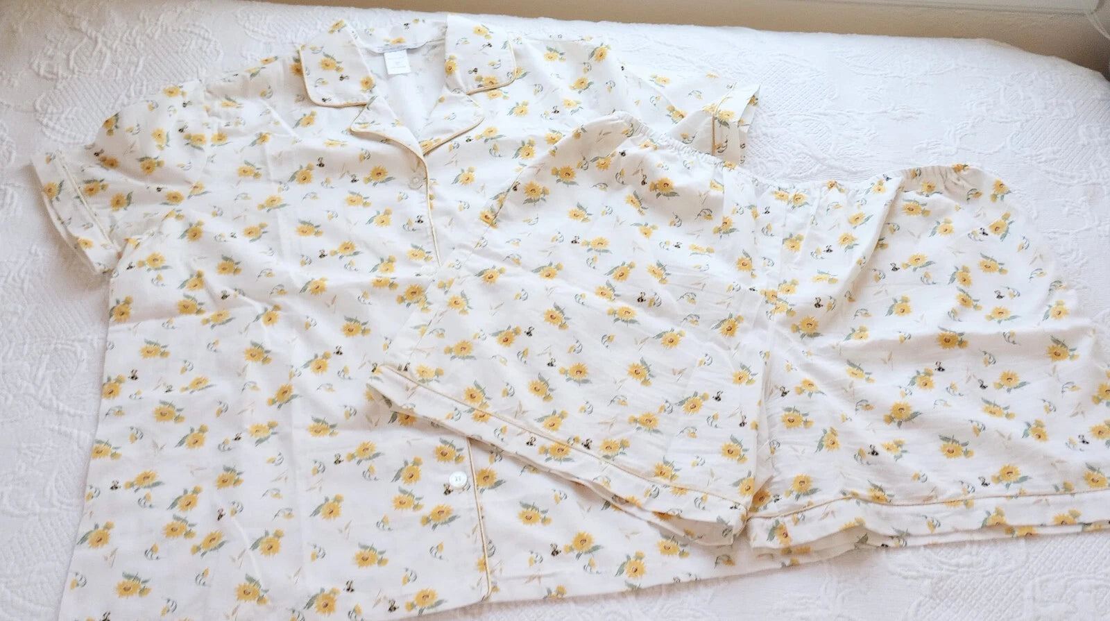 Cuddledown Short Pajama Set, Womens XL Button Top, Yellow Flower and Bee Design