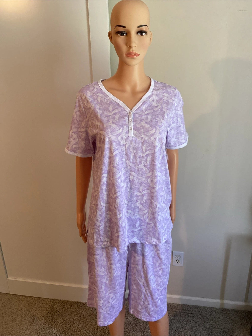 V-Neck Lace Trim Floral Pattern 2-Piece Pajama Set 1x Size