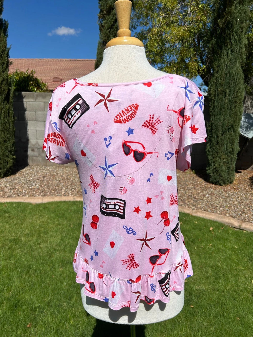 Room Service Short Pajamas 2 Piece Set Women's L Pink "Road Trip" Print $68 NWT